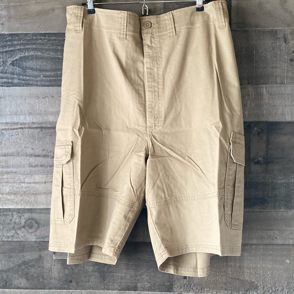 Mens 52 Wrangler khaki walking shorts - Picture 2 of 4
